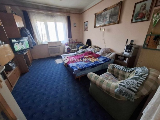 127 nm-es h�z elad� V�cegres