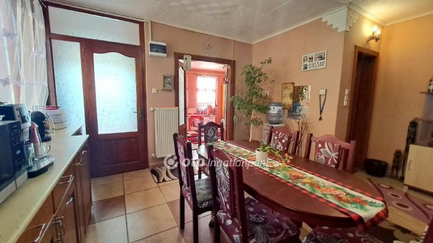 128 nm-es h�z elad� Gyula