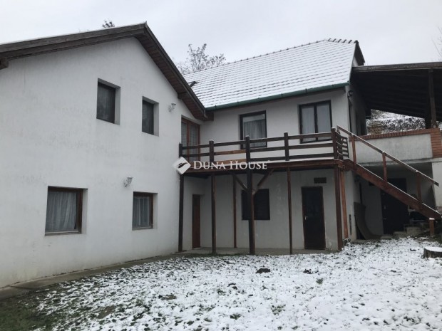 128 nm-es lak�s elad� Lovasber�ny