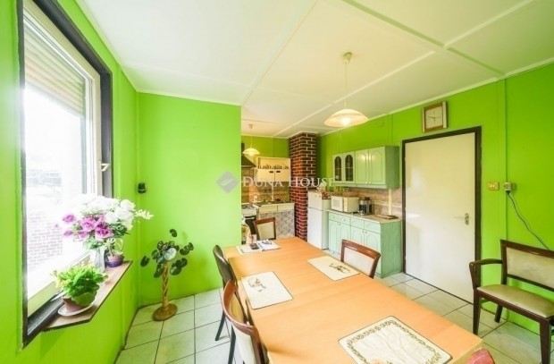 129 nm-es h�z elad� Vecs�s