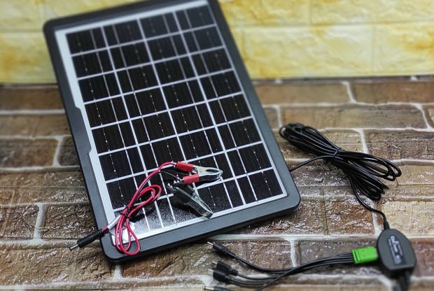 12V 15W Szolár panel telefon, és akkumulátorok (Power bank) töltésére