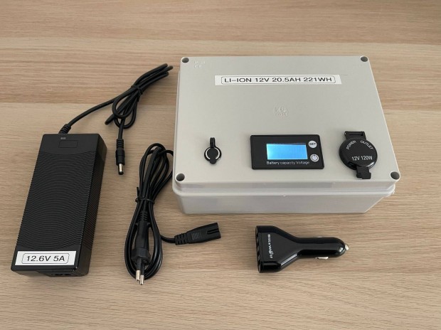 12V 20.5Ah 221Wh 61200mAh Li-Ion Hordozható Szivargyújtós Powerbank