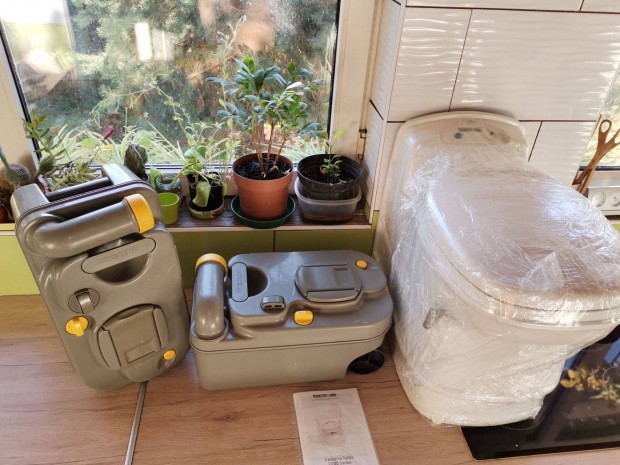 12V Elektromos Forgatható Beépíthető Lakókocsi WC 2 Tartállyal!