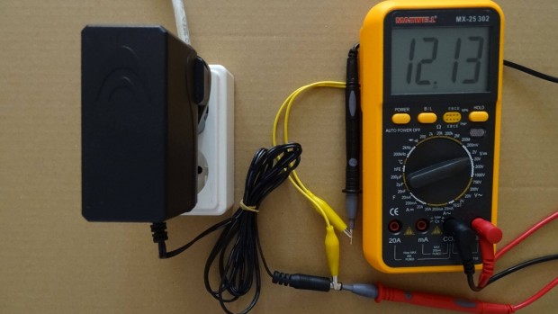 12V-os 2, 5A stabilizált tápegység
