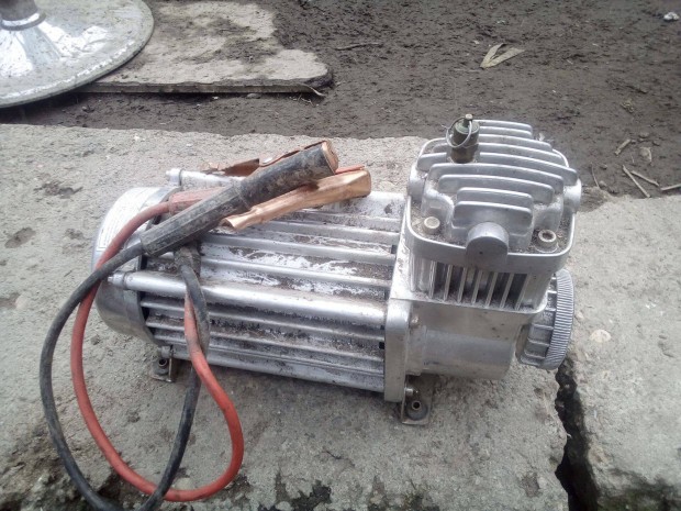 12V-os kompresszor