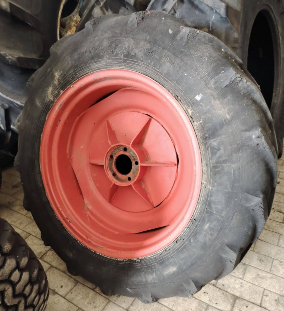 12,4 R28 Szerelt ker�k