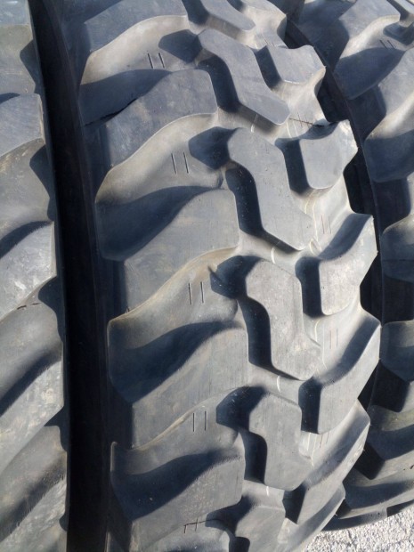 12.5 R20 335 80 R20 használt Dunlop SP T9 rakodógép gumik 12,5 r20 335