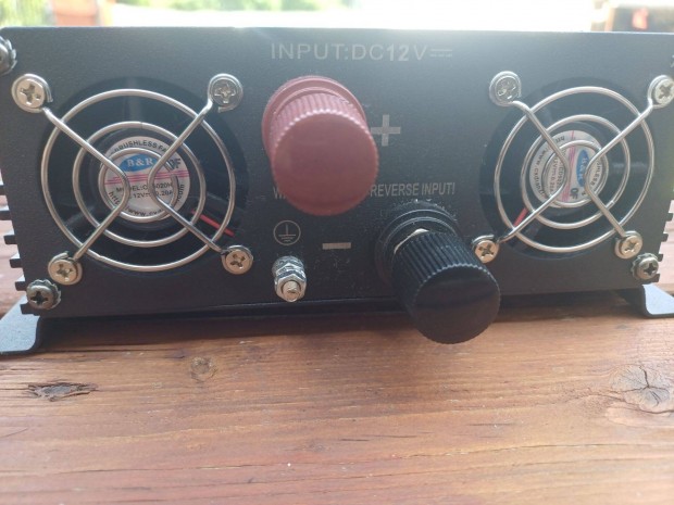 12 V-ról 230 V-ra váltó inverter