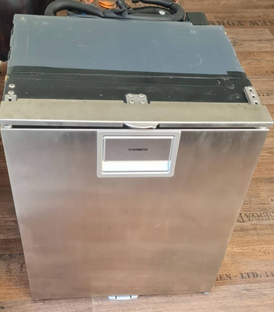 12 Voltos Dometic Coolmatic Crx 50S kompresszoros htszekrny, 45 L