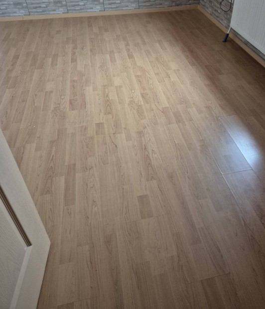 12m2 j llapot laminlt padl