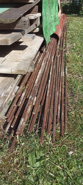 Epitkezesbol Megmaradt Betonvas