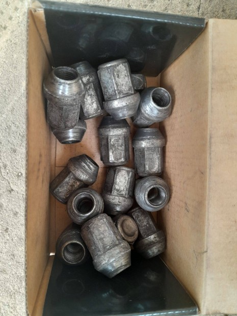 12x1,25 alufelni csavar készlet 16 db Nissan,és egyéb japán típusokhoz