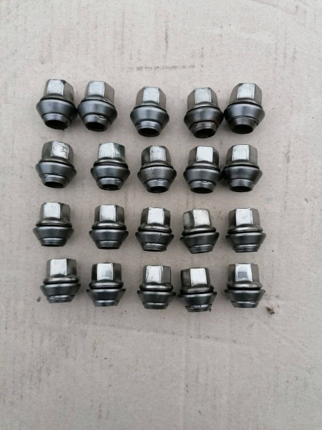 12x1,5-ös Ford alufelni csavar