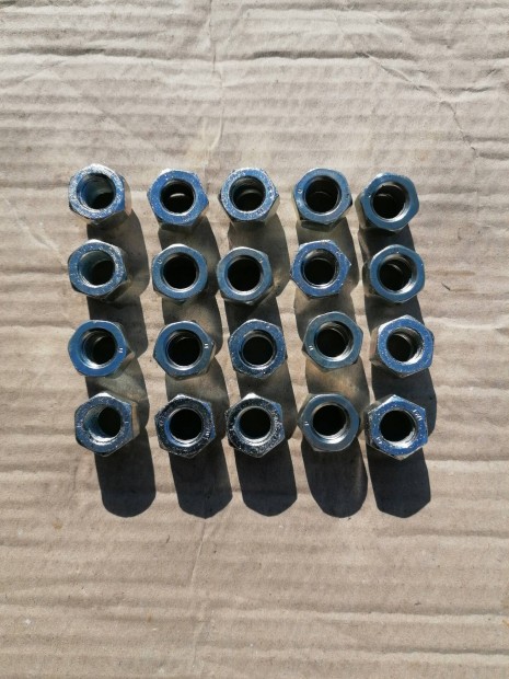 12x1,5-ös Ford kerékanya