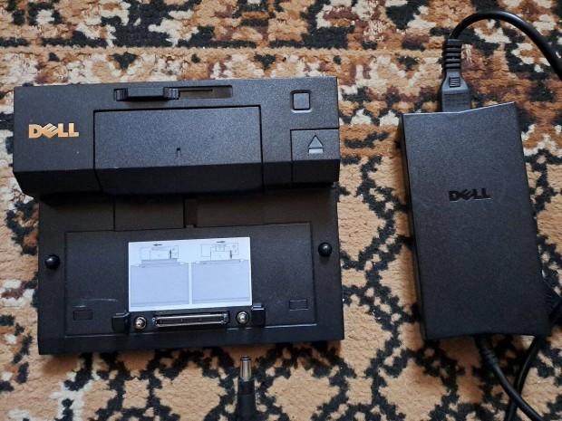 130W-os Dell adapter + dokkol