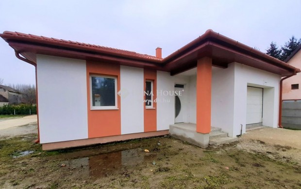 130 nm-es ház eladó Dunaszeg