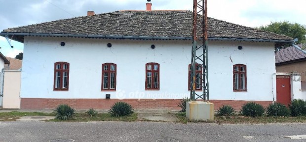 132 nm-es h�z elad� Kunszentm�rton