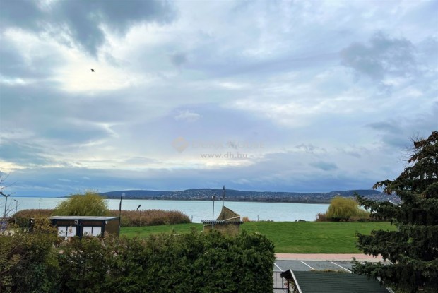 133 nm-es h�z elad� Balatonf�zf�