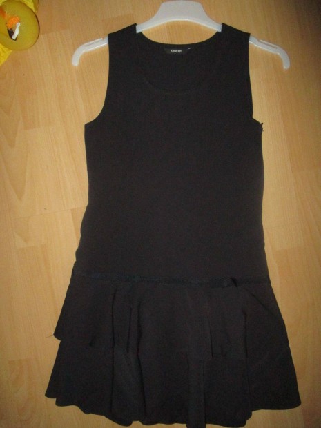 134-140 lny nnepl fekete ruha 1200 Ft