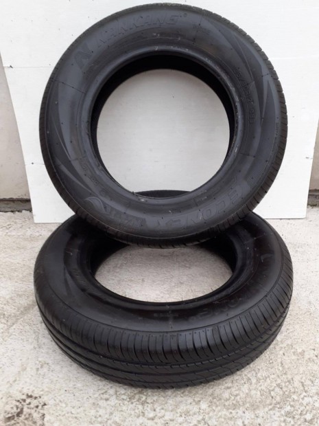 135/80R12 68S Gumiabroncs Elad