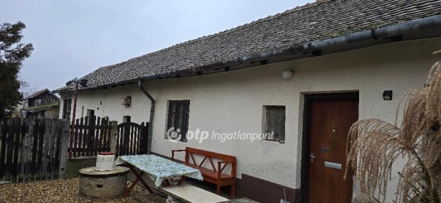 135 nm-es h�z elad� Hajd�szov�t