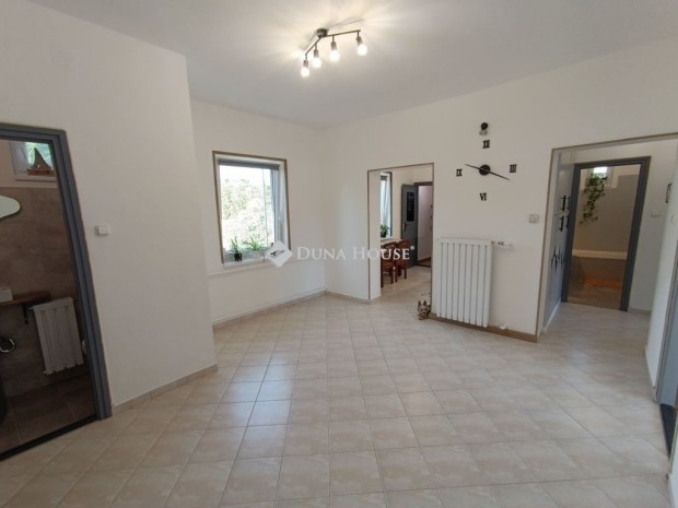 135 nm-es h�z elad� Kecskem�t