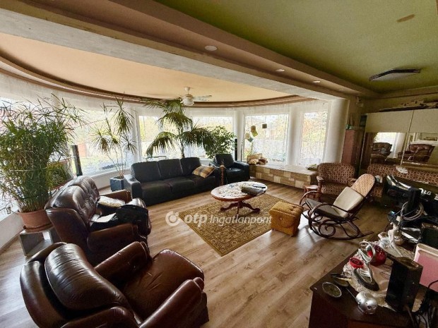 135 nm-es h�z elad� Kecskem�t