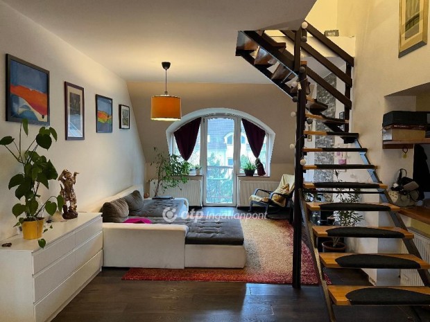 135 nm-es lak�s elad� Eger