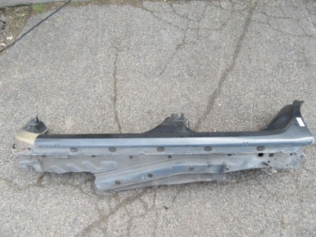 136628 Fiat Stilo 5 ajtós bal oldali vágott küszöb