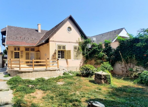 136 nm-es h�z elad� Kaposv�r