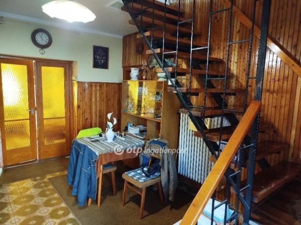 136 nm-es h�z elad� P�pa