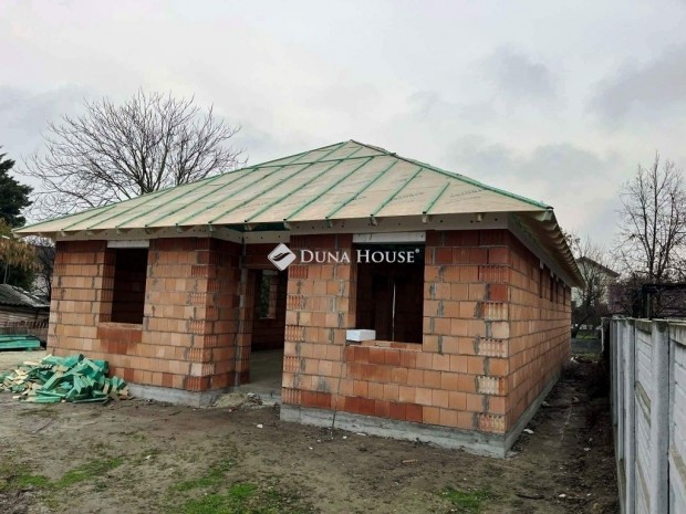 136 nm-es h�z elad� Szigetszentmikl�s