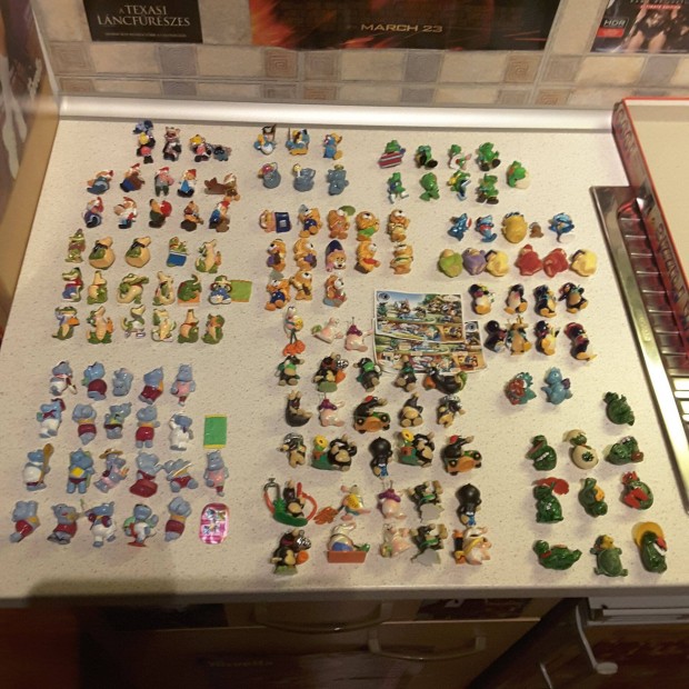 137 darabos Kinder figura gyűjtemény egyben eladó