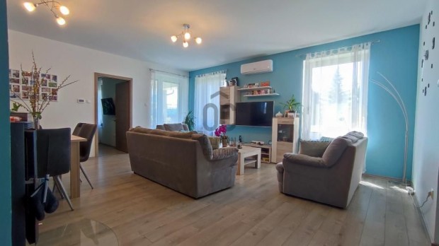 137 nm-es h�z elad� Sz�kesfeh�rv�r