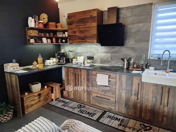 138 nm-es h�z elad� P�cs