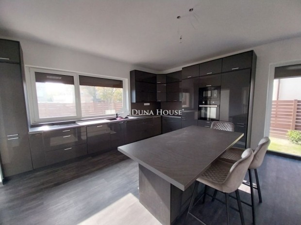 139 nm-es h�z elad� Szeged