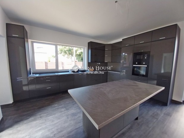 139 nm-es h�z elad� Szeged