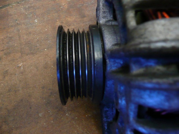 13 222 930 Zy Generátor Bosch / Opel Astra H , Corsa D , Meriva