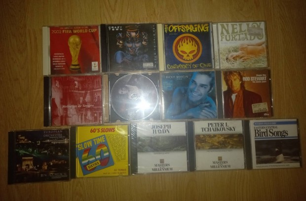 13 CD lemez elad