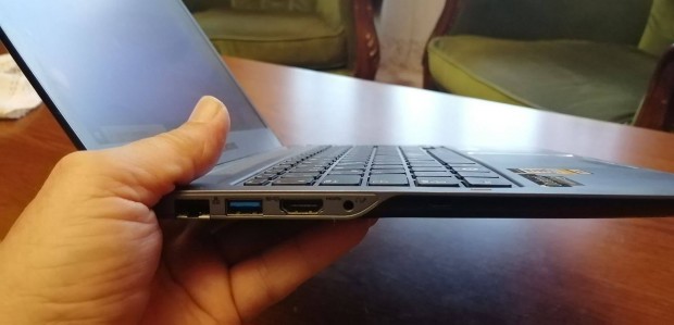 13" Samsung i3-s ultrabook, ssd meghajt, tlt, j akku