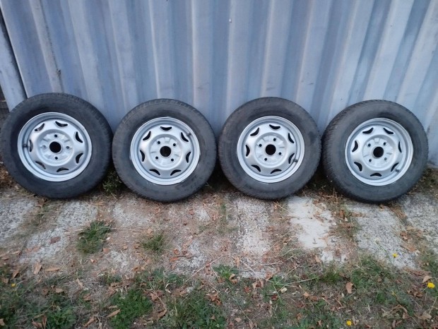 13'' Suzuki Swift lemezfelni 145/80 R13 tli gumi 4,5Jx13 4x114,5