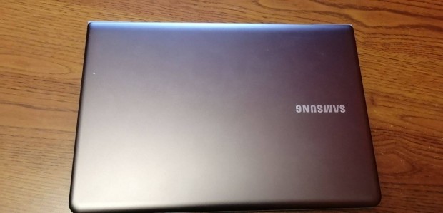 13" kismret Samsung ultrabook i3 processzoros, ssd meghajt