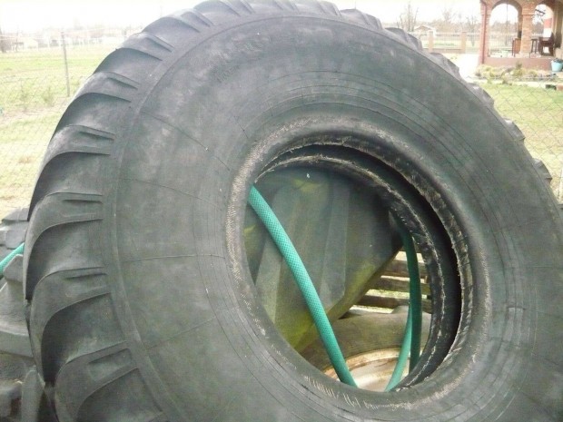 1400 R20 gumi elad