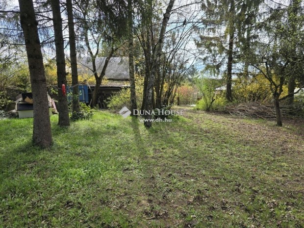 1401 nm sszkzmves sarok telek, Szada