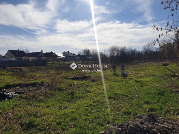 1406 nm-es telek elad� Szeremle