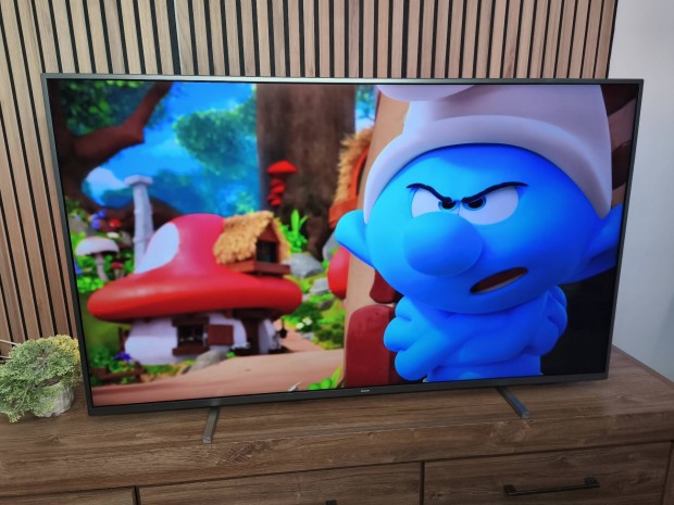 140CM 4K. 3 oldalas Ambilight LED világítással. Smart Wifi