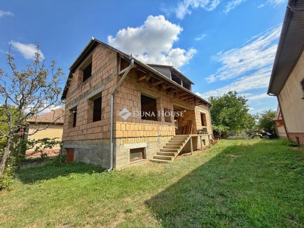 140 nm-es h�z elad� Cece