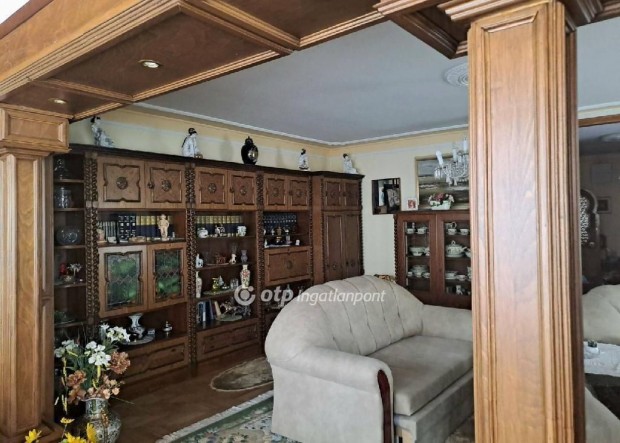 140 nm-es h�z elad� Duna�jv�ros