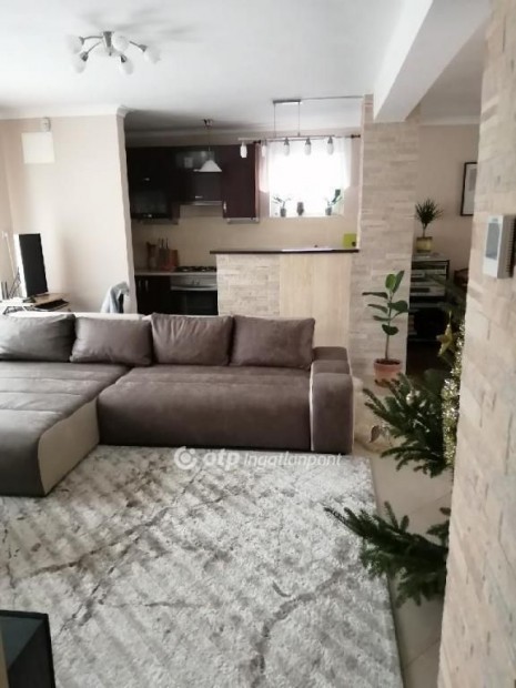 140 nm-es h�z elad� Hark�ny