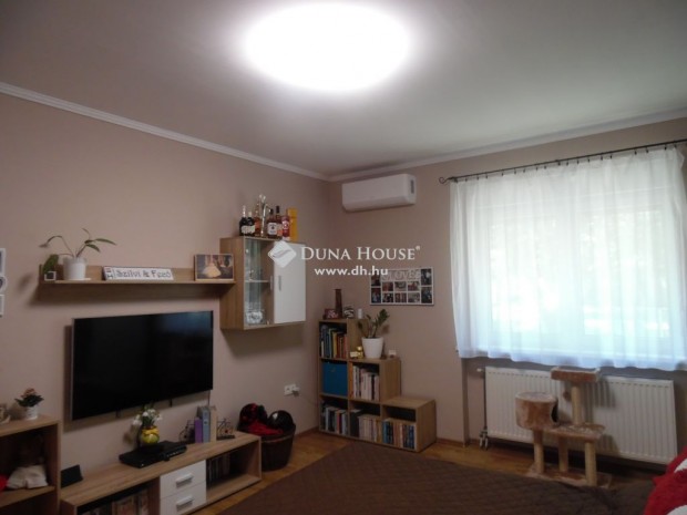 140 nm-es h�z elad� Kecskem�t